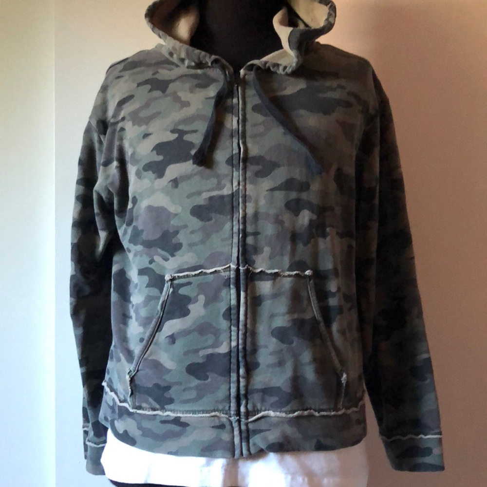 SANCTUARY DISTRESSED OVERSIZED CAMO HOODIE large